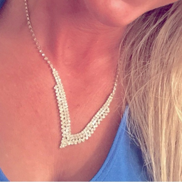 Captivating Glamorous V Shaped Adjustable Diamond Necklace is a true showstopper - Picture 1 of 2